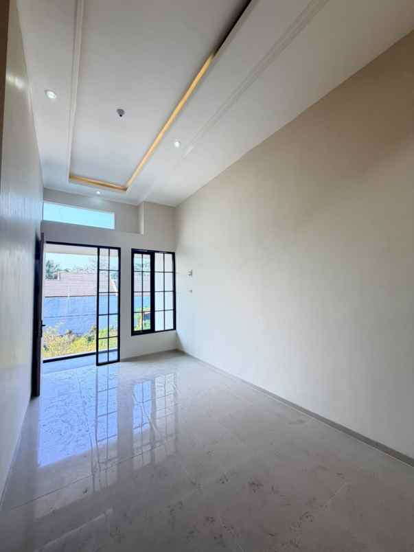 dijual rumah istana bandara pakis malang