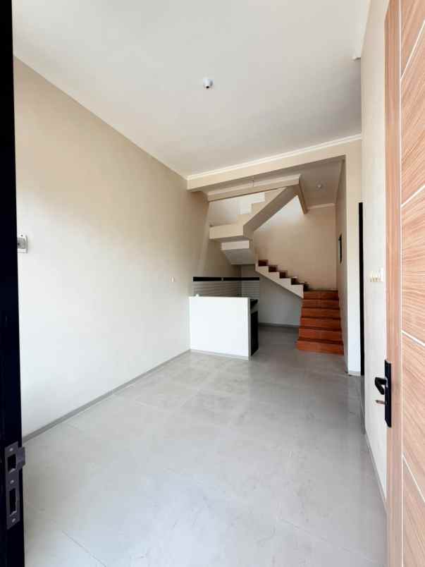 dijual rumah istana bandara pakis malang