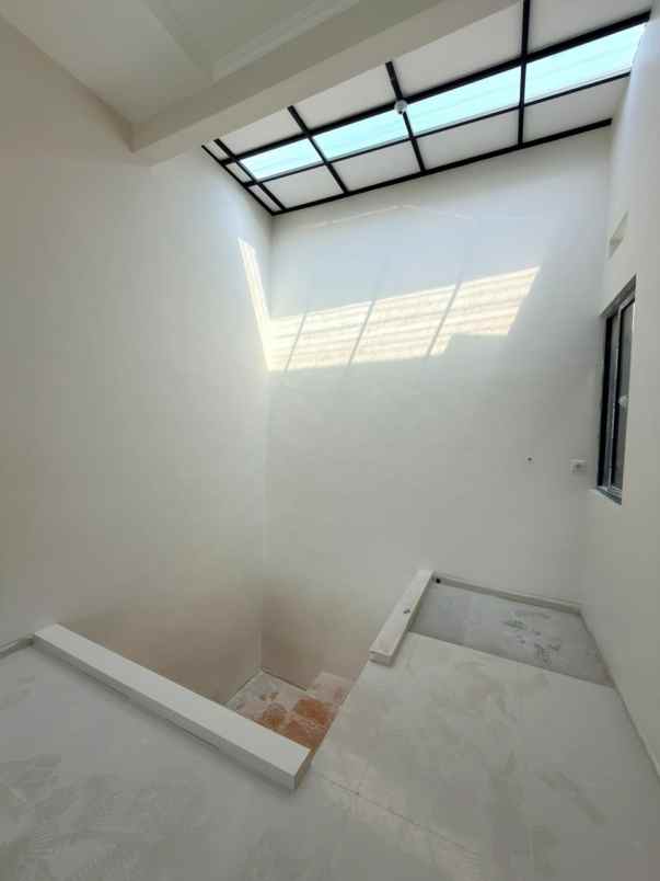 dijual rumah istana bandara pakis malang