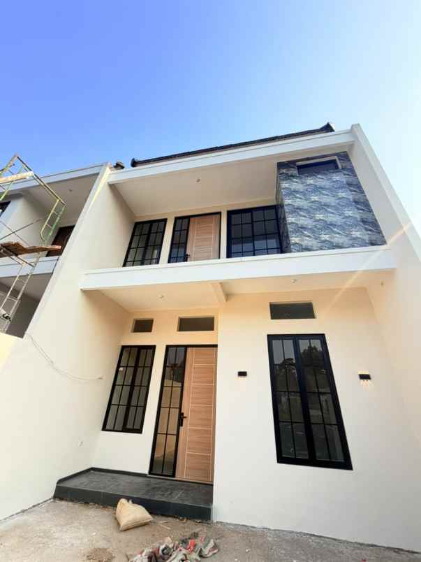 dijual rumah istana bandara pakis malang