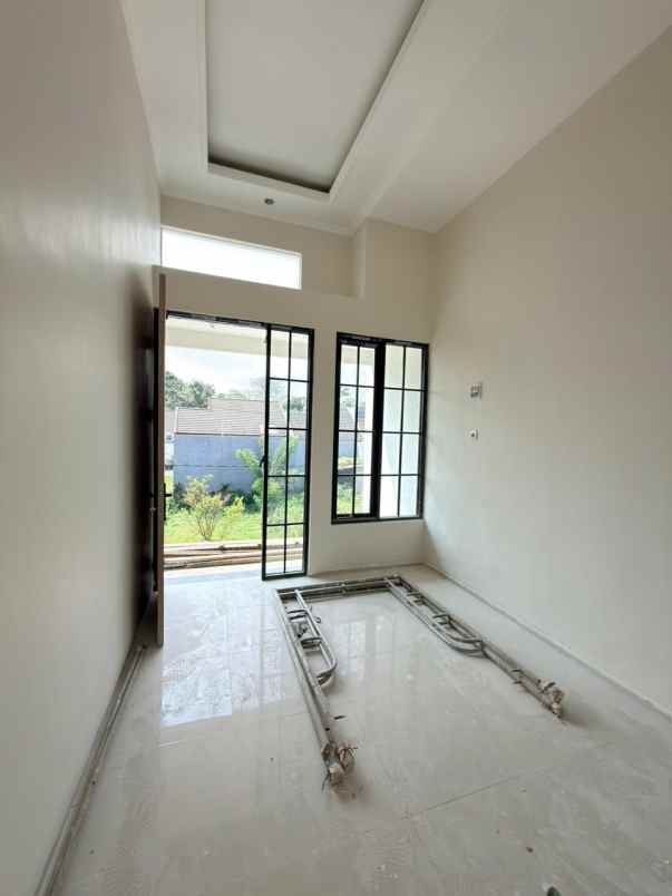 dijual rumah istana bandara pakis malang