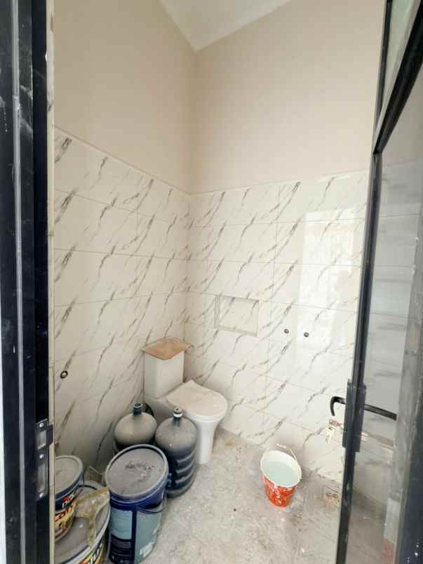 dijual rumah istana bandara pakis malang