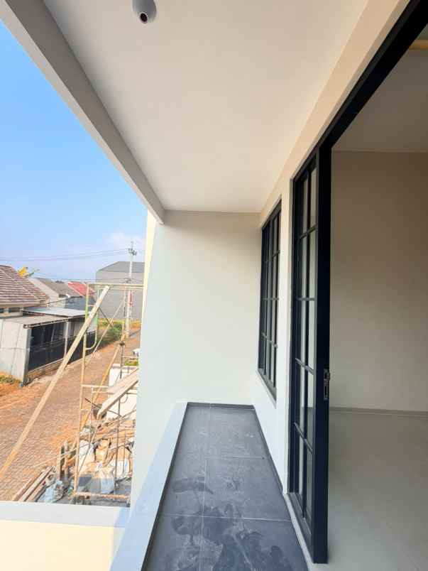 dijual rumah istana bandara pakis malang