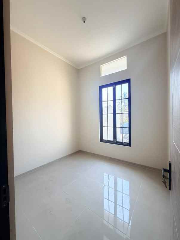 dijual rumah istana bandara pakis malang