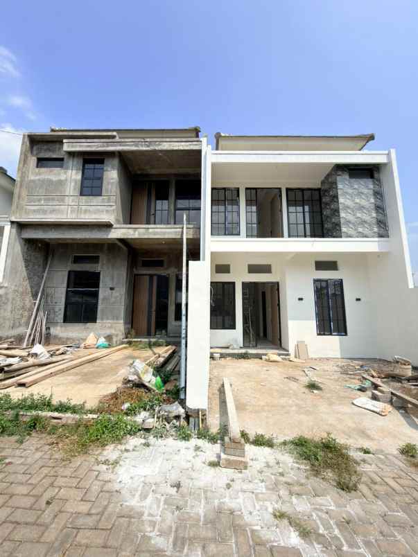 dijual rumah istana bandara pakis malang