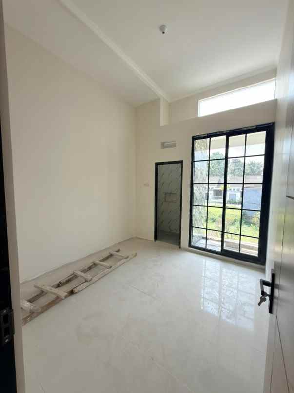 dijual rumah istana bandara pakis malang