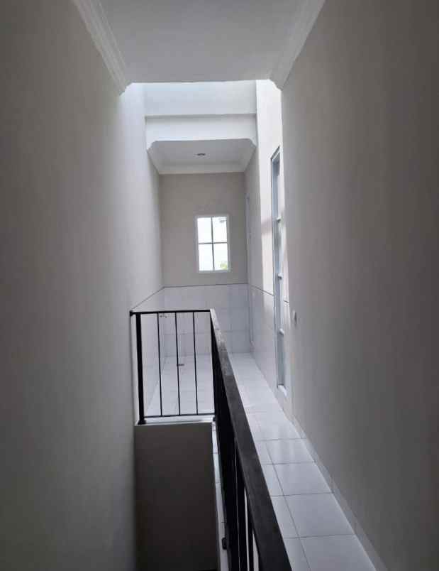 dijual rumah jalan boulevard barat raya