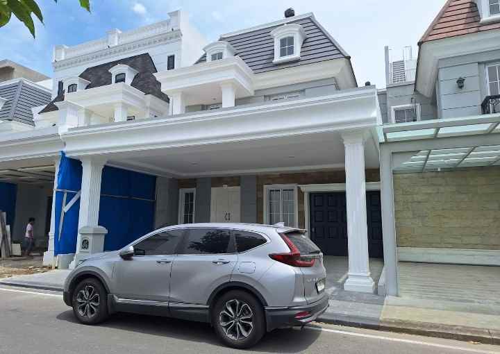 dijual rumah jalan boulevard barat raya