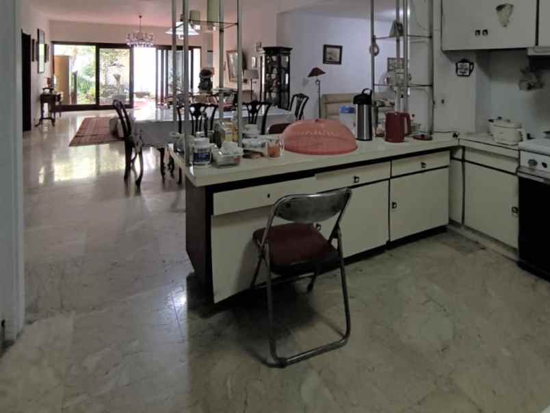 dijual rumah jalan cempaka putih tengah