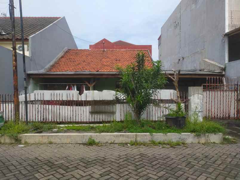 dijual rumah jalan gayungsari i no 8