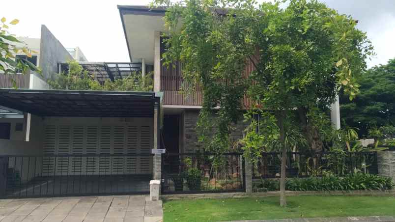 dijual rumah jalan graha natura