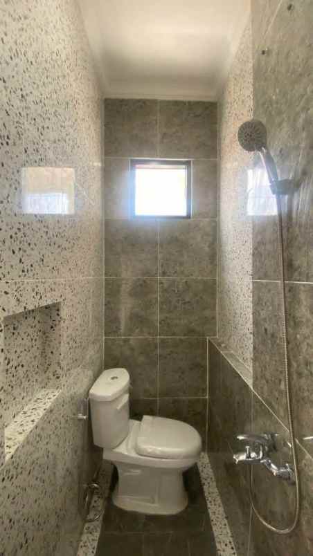 dijual rumah jalan haji kocen