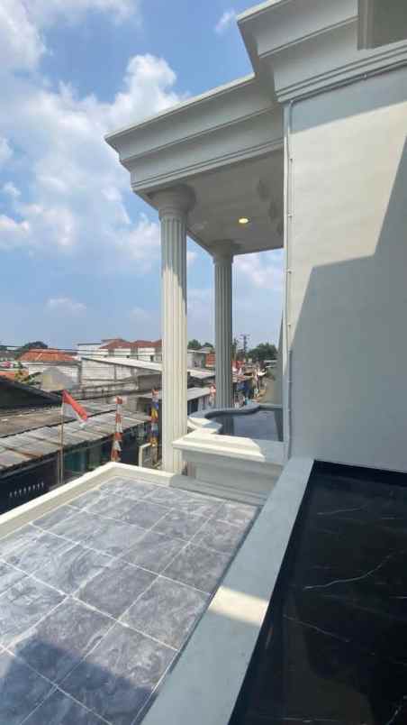 dijual rumah jalan haji kocen