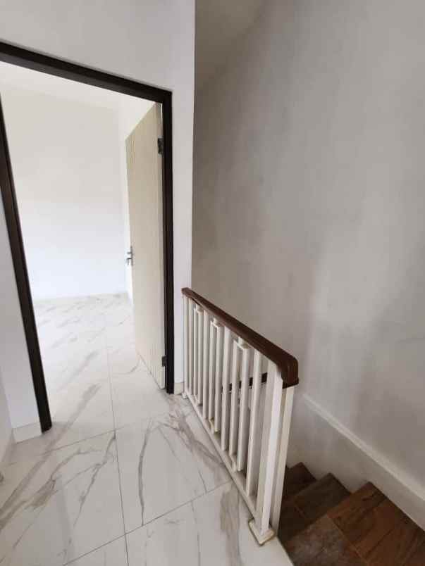 dijual rumah jalan jelidro