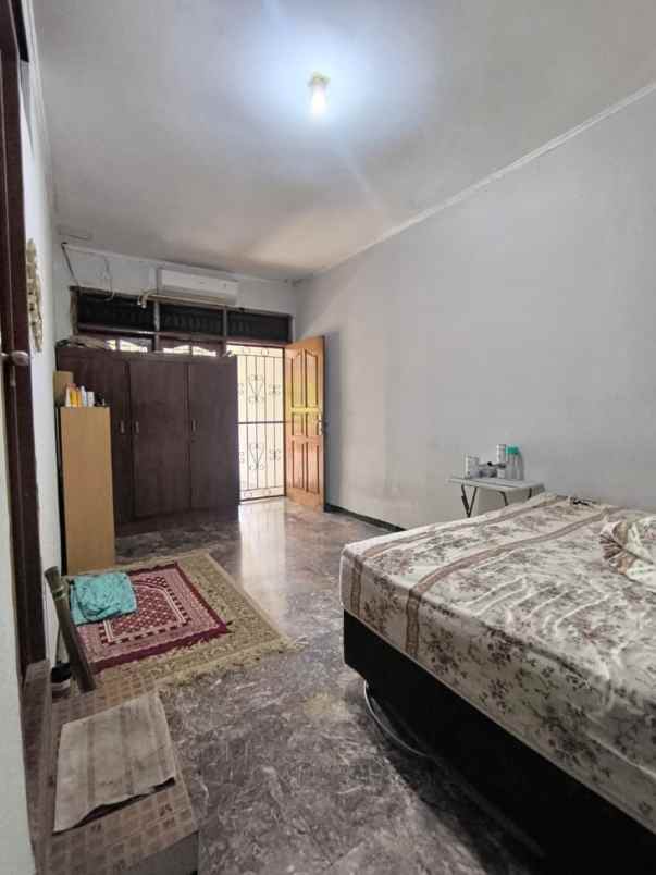 dijual rumah jalan kayu putih utara