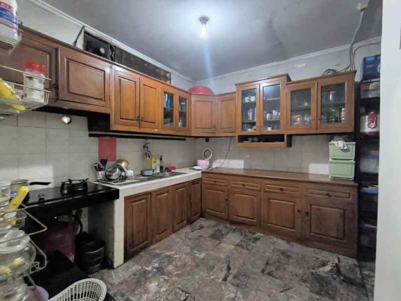 dijual rumah jalan kayu putih utara