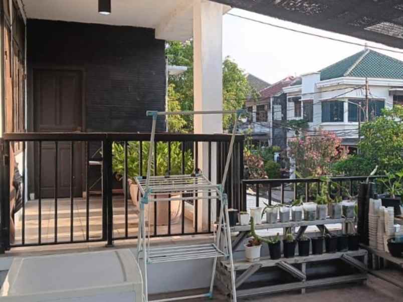 dijual rumah jalan kayu putih utara