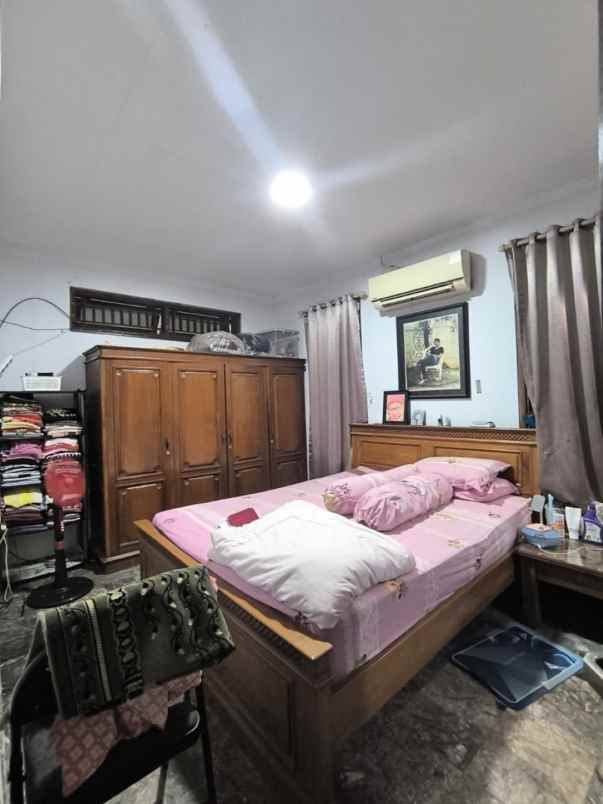 dijual rumah jalan kayu putih utara