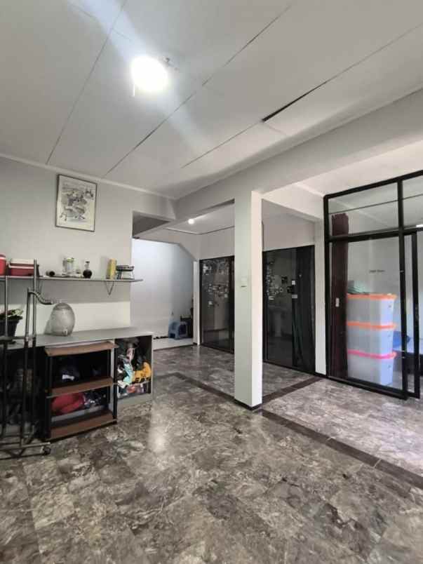 dijual rumah jalan kayu putih utara