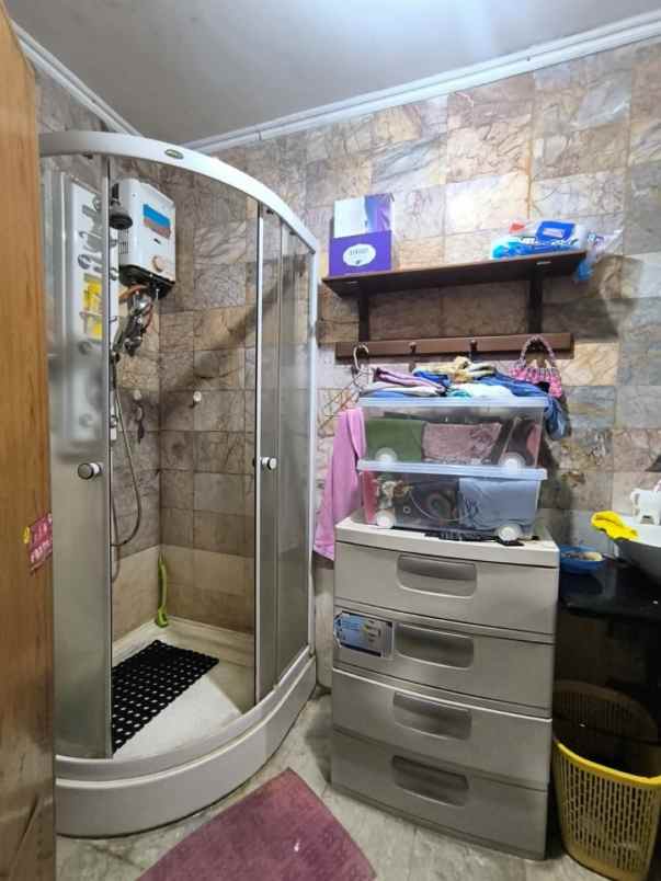 dijual rumah jalan kayu putih utara