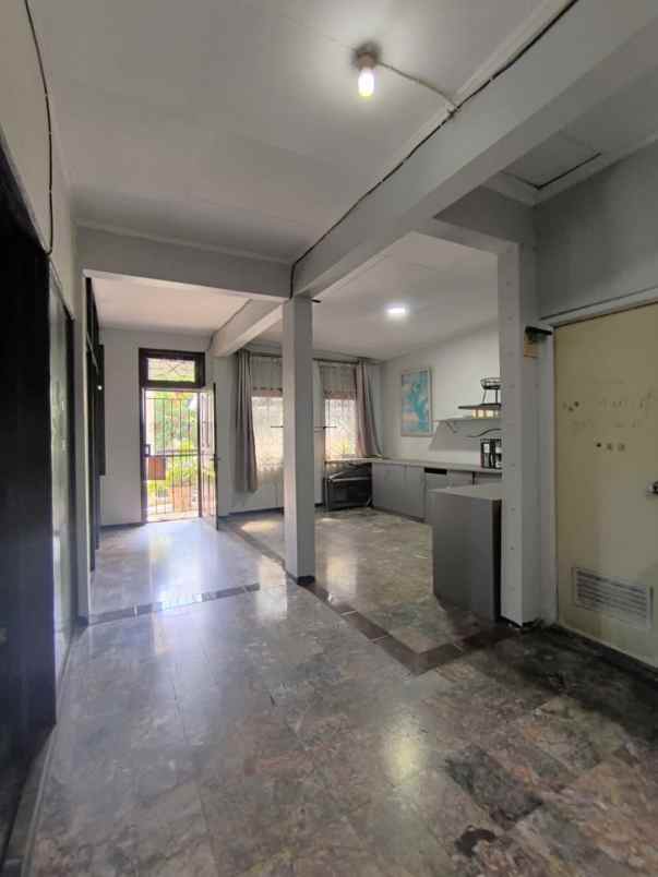 dijual rumah jalan kayu putih utara