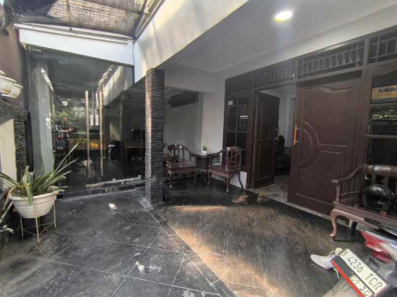 dijual rumah jalan kayu putih utara
