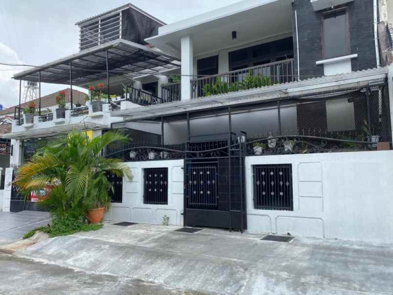 dijual rumah jalan kayu putih utara