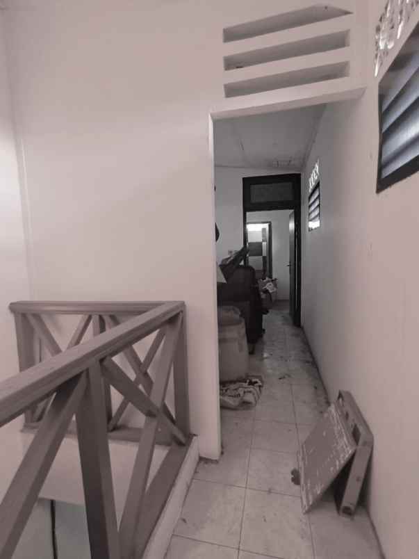 dijual rumah jalan kayu putih utara
