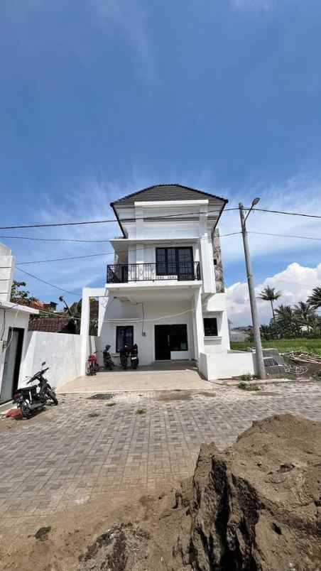 dijual rumah jalan kepuharjo karangploso
