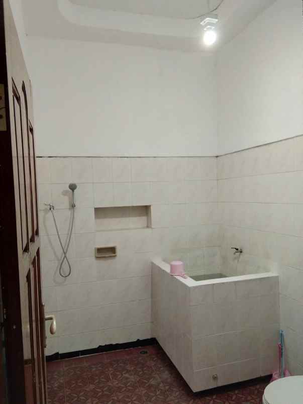 dijual rumah jalan petemon sidomulyo
