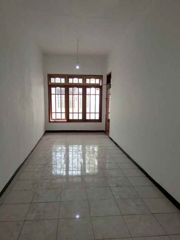 dijual rumah jalan petemon sidomulyo