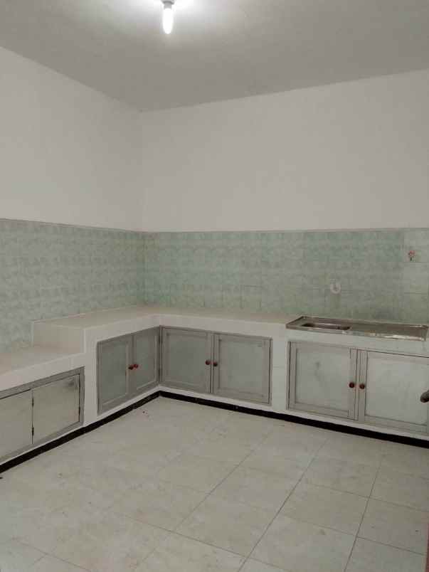 dijual rumah jalan petemon sidomulyo