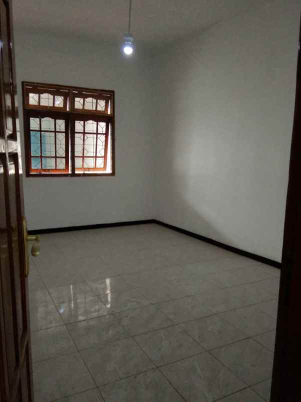 dijual rumah jalan petemon sidomulyo