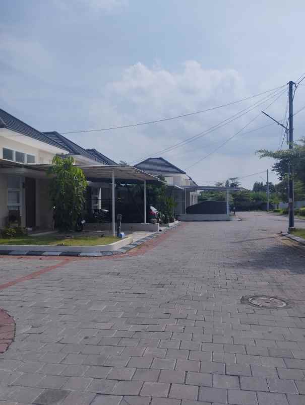 dijual rumah jalan pleret