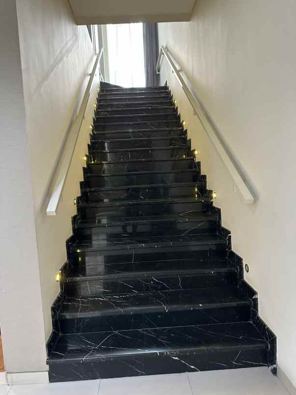 dijual rumah jalan raffles garden citraland