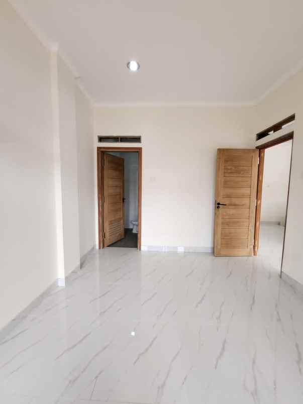 dijual rumah jalan raya bintaro sektor