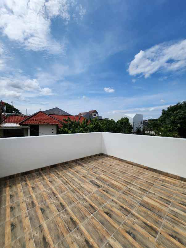 dijual rumah jalan raya bintaro sektor