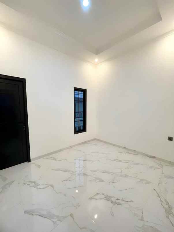 dijual rumah jalan raya cendrawasih