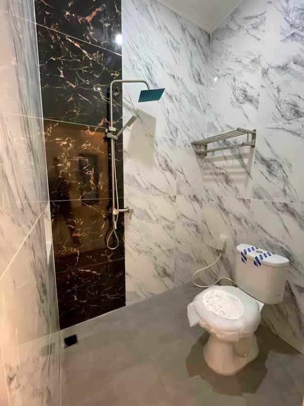 dijual rumah jalan raya cendrawasih