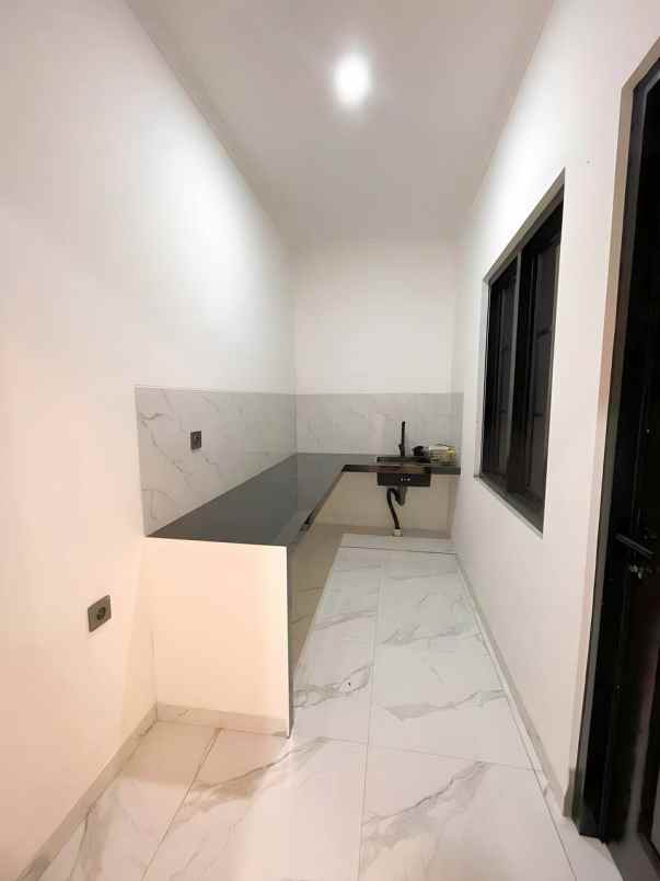 dijual rumah jalan raya cendrawasih