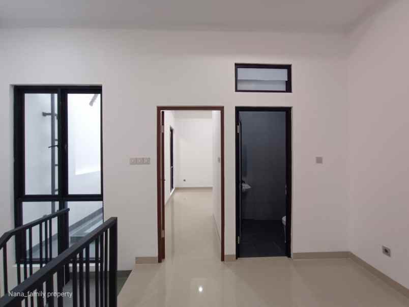 dijual rumah jalan raya meruya jakarta