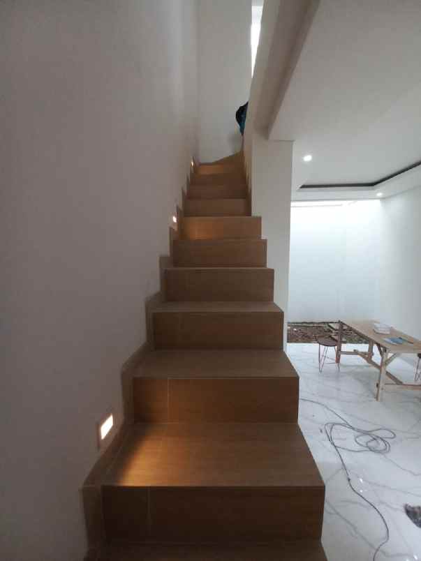 dijual rumah jalan raya pengasinan