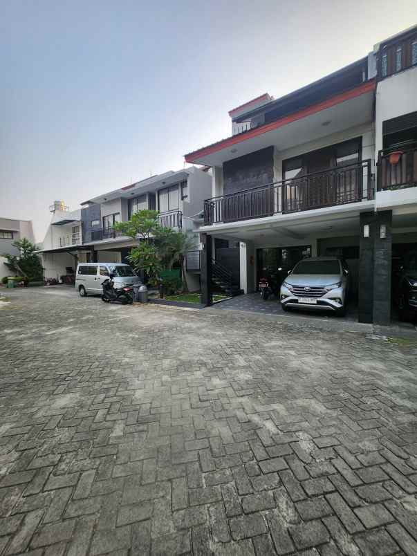 dijual rumah jalan raya pondok pinang
