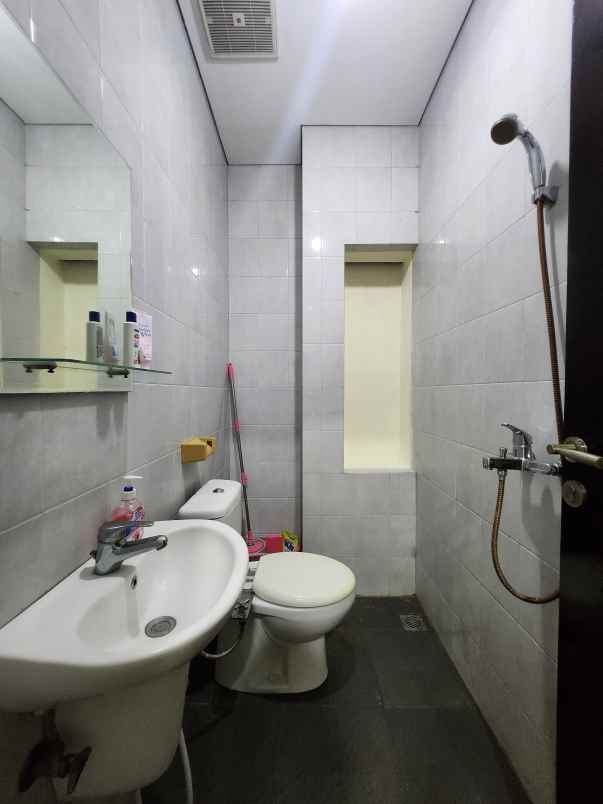 dijual rumah jalan raya pondok pinang