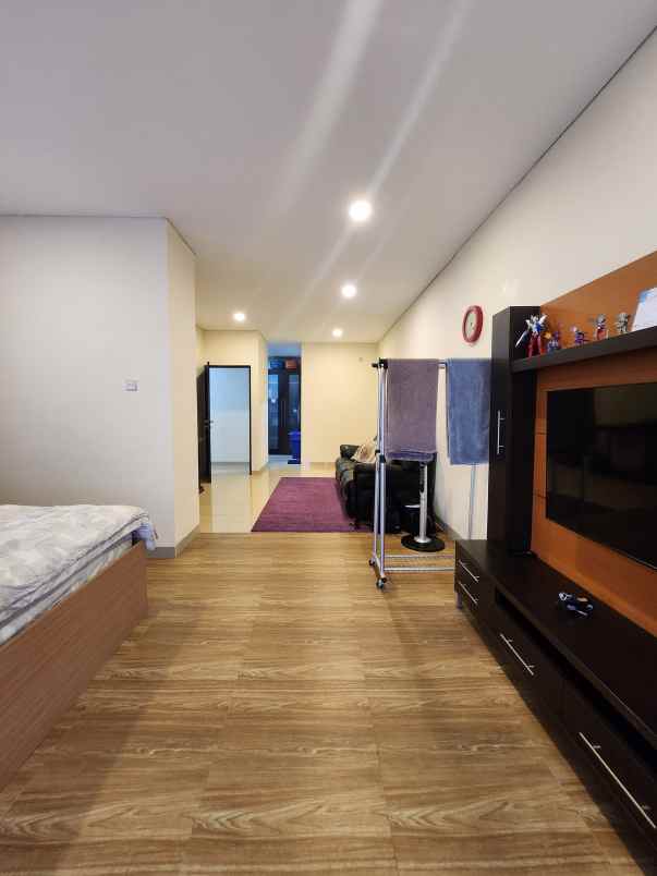 dijual rumah jalan raya pondok pinang