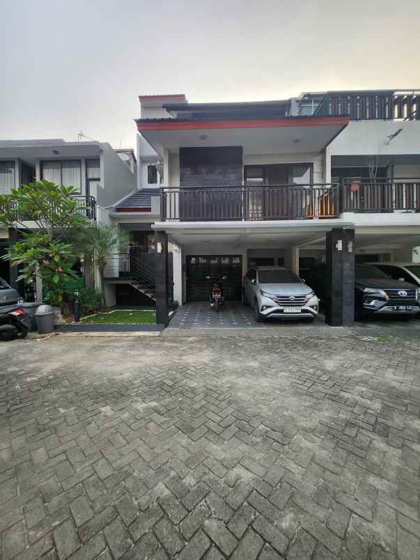 dijual rumah jalan raya pondok pinang