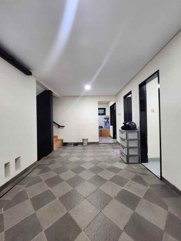 dijual rumah jalan raya pondok pinang