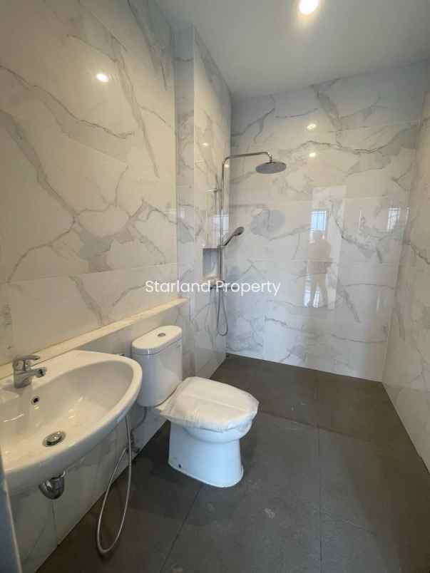 dijual rumah jalan raya rempoa jakarta