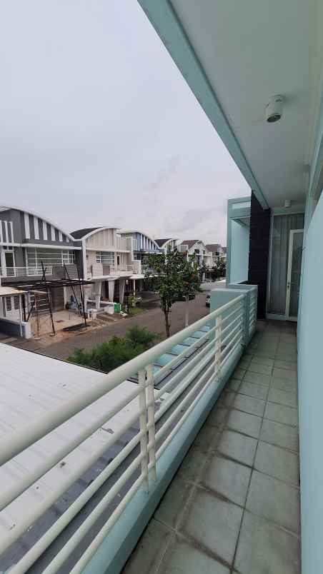 dijual rumah jalan royal residence