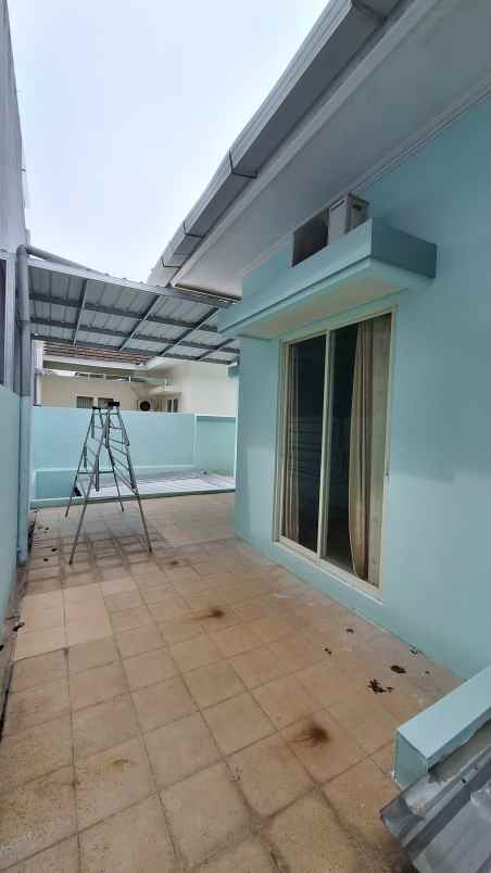 dijual rumah jalan royal residence